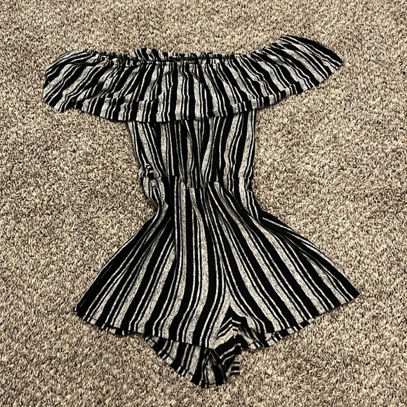 Derek heart black and grey romper shorts size L comes with it’s belt - Picture 1 of 1